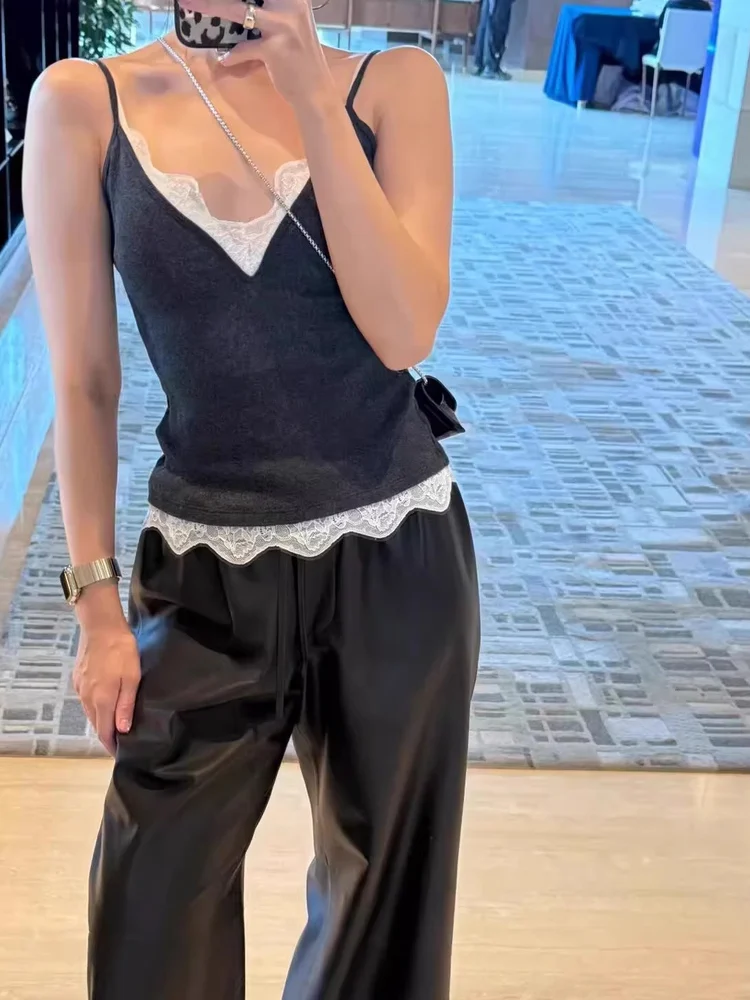 เสื้อกล้ามผ้าฝ้ายผู้หญิง ดีไซน์ลูกไม้ปะติด คอวี ทรงเข้ารูป รุ่นใหม่ล่าสุด ฤดูใบไม้ร่วง 2025 สไตล์สาวฮอต