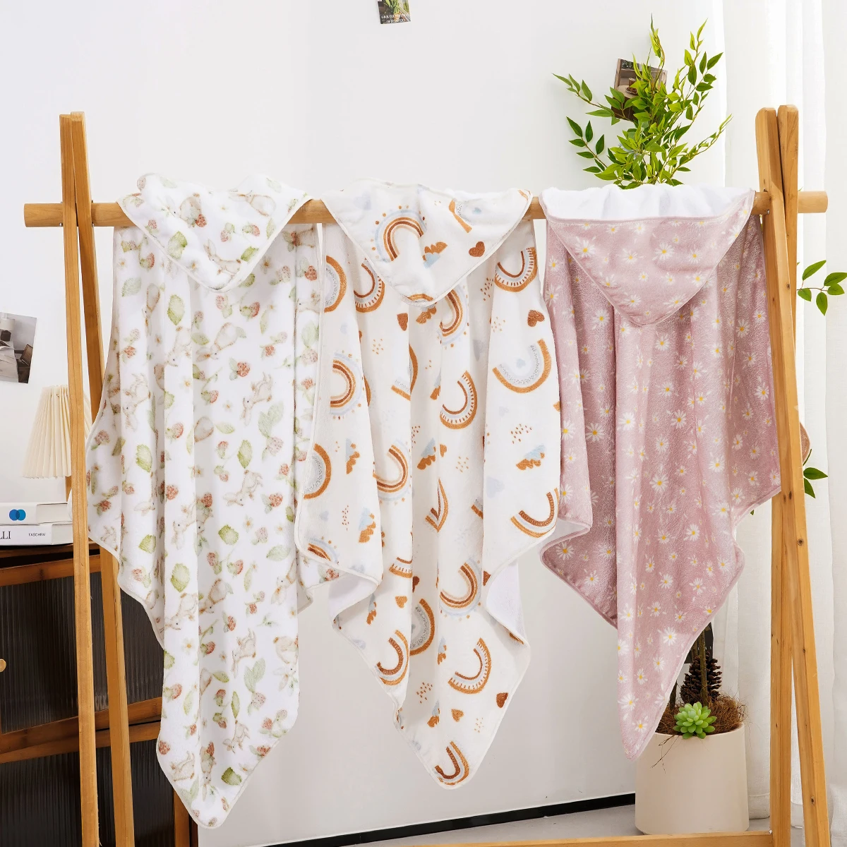 Happyflute 1-teilige weiche Korallen-Fleece-Decke für Babys, saugfähiges Badetuch, Kapuzen-Design, waschbar, wiederverwendbar, Baby-Wickeldecke