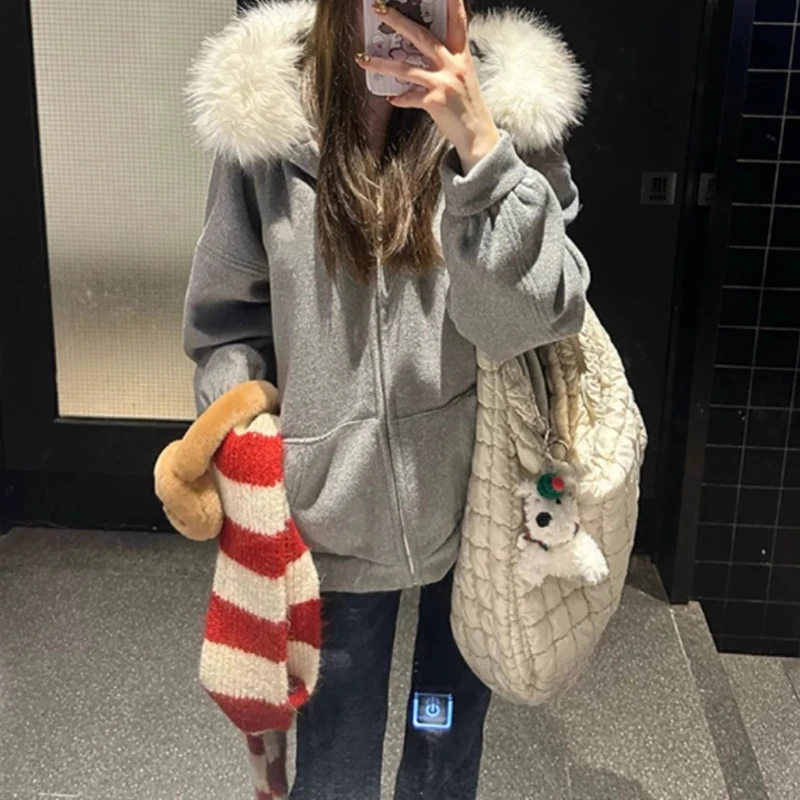 سترة سميكة بغطاء للرأس مع ياقة كبيرة من الفرو في خريف وشتاء 2025، بلايز نسائية فضفاضة وقصيرة غير رسمية