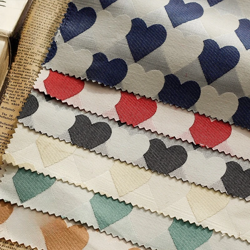 

Жаккардовая ткань с окрашенным в виде сердца, минималистичный модный жесткий текстиль для одежды, обуви, сумки, аксессуары для шитья своими руками