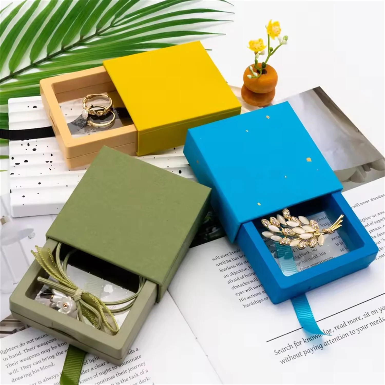 

Personalized 50pack Jewelry Drawer Floating Frame Paper Boxes With Transparent Plastic PE Film Display Anti-oxidation Dust Case