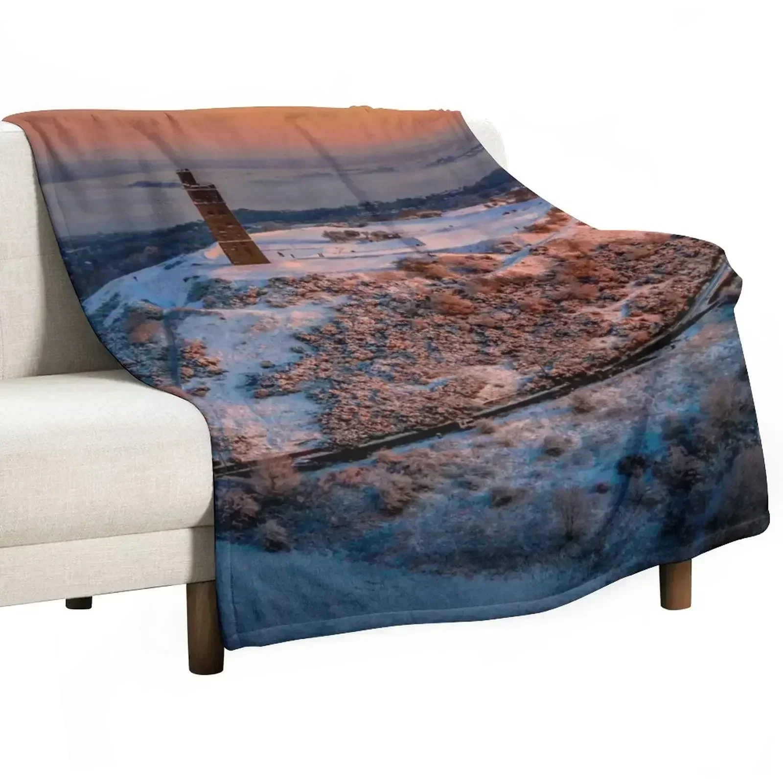 Early morning Light Castle Hill Throw Blanket Decoratives Luxury Brand Moving Hairys Cute Blankets