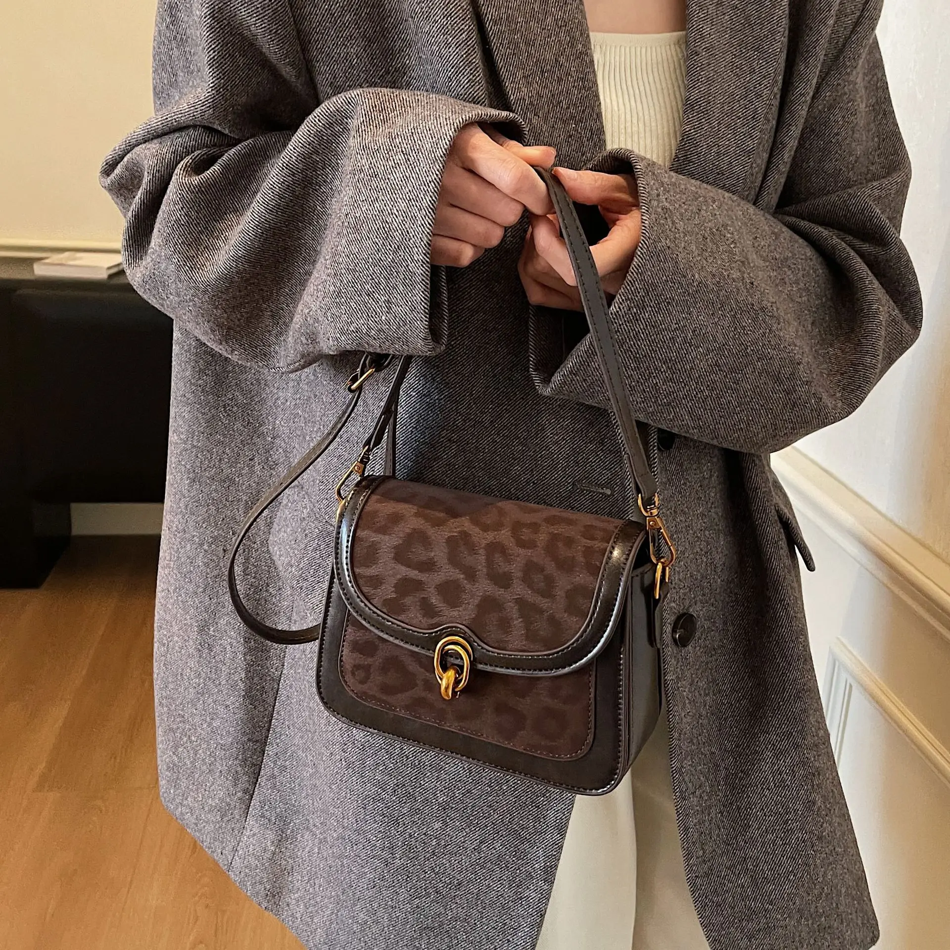 

Trend Luxury Premium Leopard Print Small Square Bag Urban Fashion Women's Bag Versatile Retro Designer Shoulder Messenger Bag