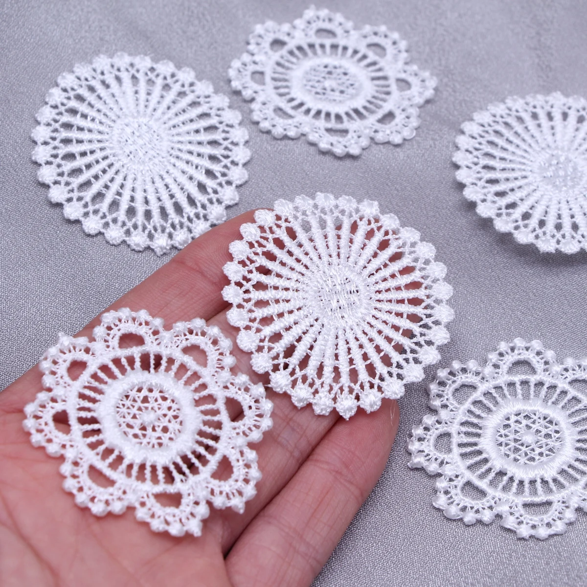 Dollhouse Miniature Hand Crochet Lace Doilies Mini Crochet Handmade Round Placemat Rustic Table Coasters Kitchen Mat Decor Acces