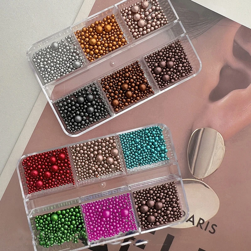 ชุดตกแต่งเล็บมินิ 6 ช่อง/กล่อง 3 มิติ คริสต์มาส ไข่มุกกลมหลากสีสัน ประดับเล็บสีแดง/เขียว/น้ำตาลด้าน ลูกปัดตกแต่งเล็บ DIY ชุดผสม