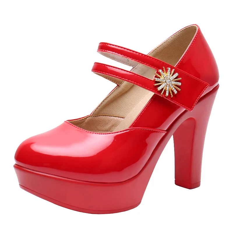 Pelle verniciata punta tonda bocca poco profonda 10CM scarpe da sposa rosse tacco spesso piattaforma impermeabile modello scarpe da pista scarpe da sposa