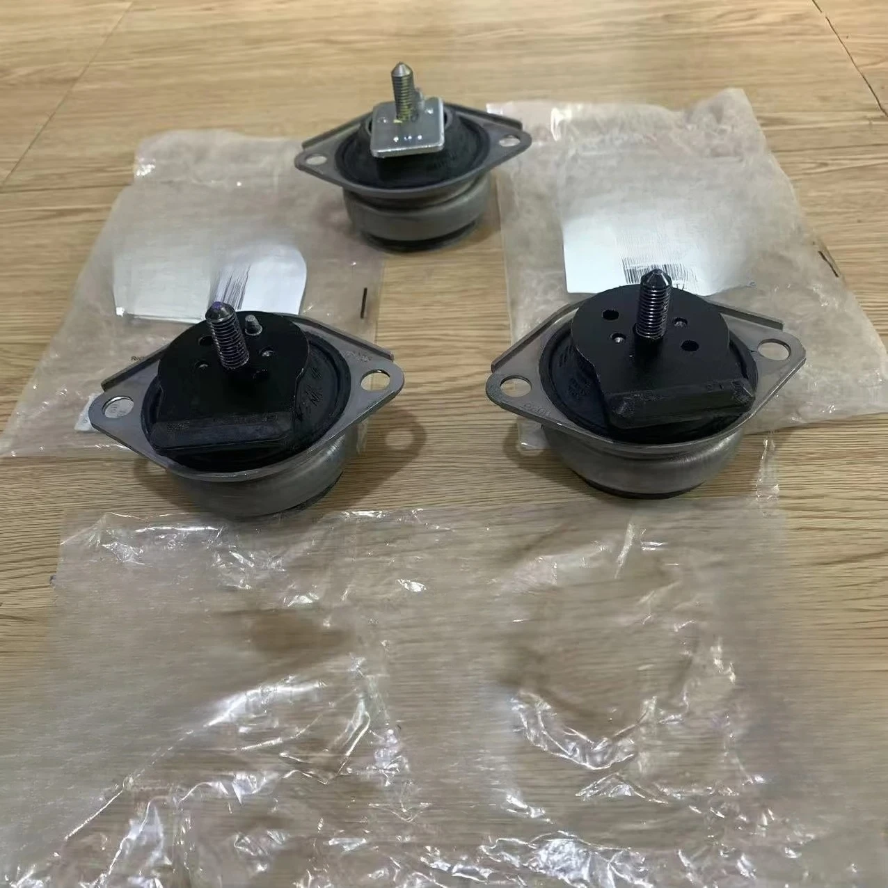OEM 226572 196865 High-quality Engine Bracket Pad, Gearbox Rubber Bracket, Hydraulic Shock Absorber. Suitable For Maserati GT MC