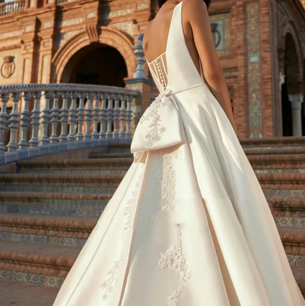 Vestido de casamento com decote em v sexy feminino, sem mangas, cetim, linha A, decoração da noiva, renda, trem, novo, 2022