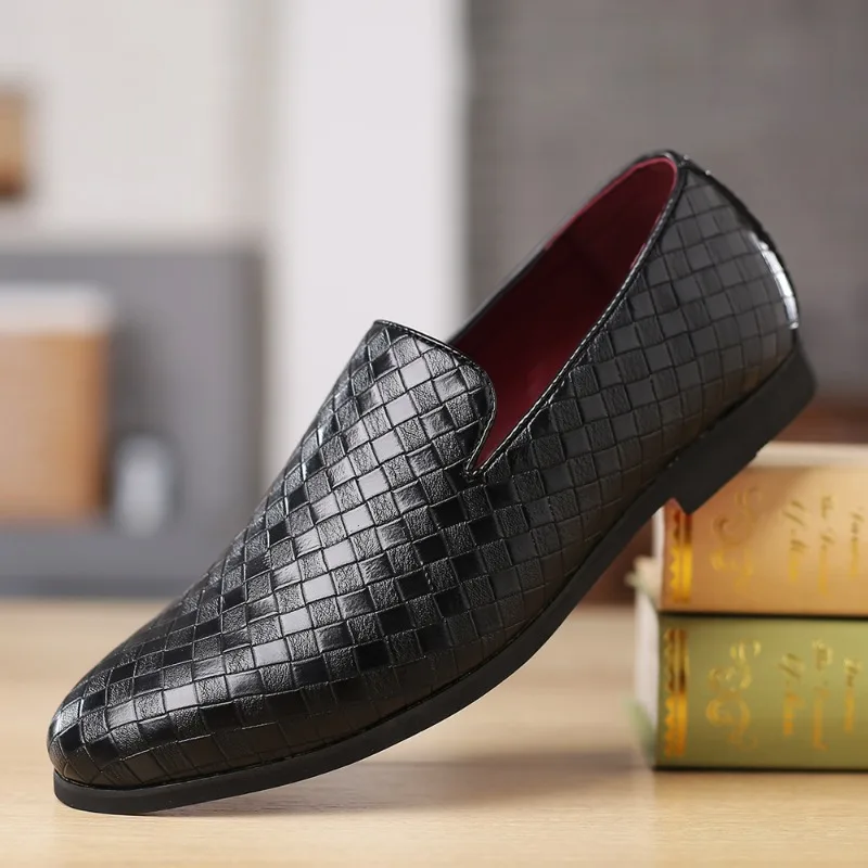 New Fashionable Men Loafers Are Lightweight Foot Fixed Color Coated Mesh Simple Elegant Comfortable  Casual Shoes