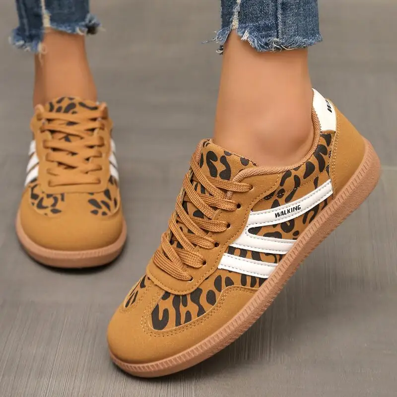 

2025 Women Shoes Casual Flats Vulcanize Shoes Ladies Outdoor Walking Sneakers Women Comfortable Classical Shoes Black White