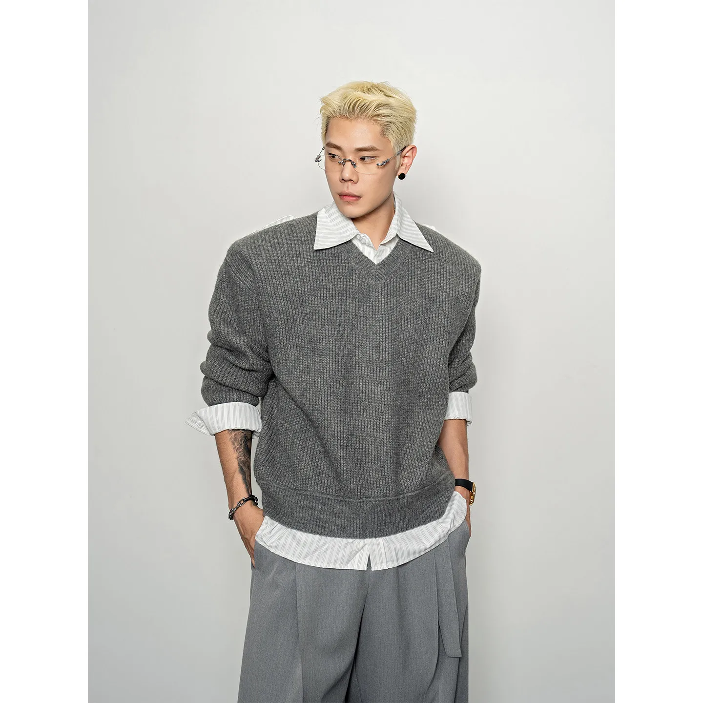 Fashionable single cashmere sweater stitching shirt fake two-piece design loose hole stitching pullover sweater