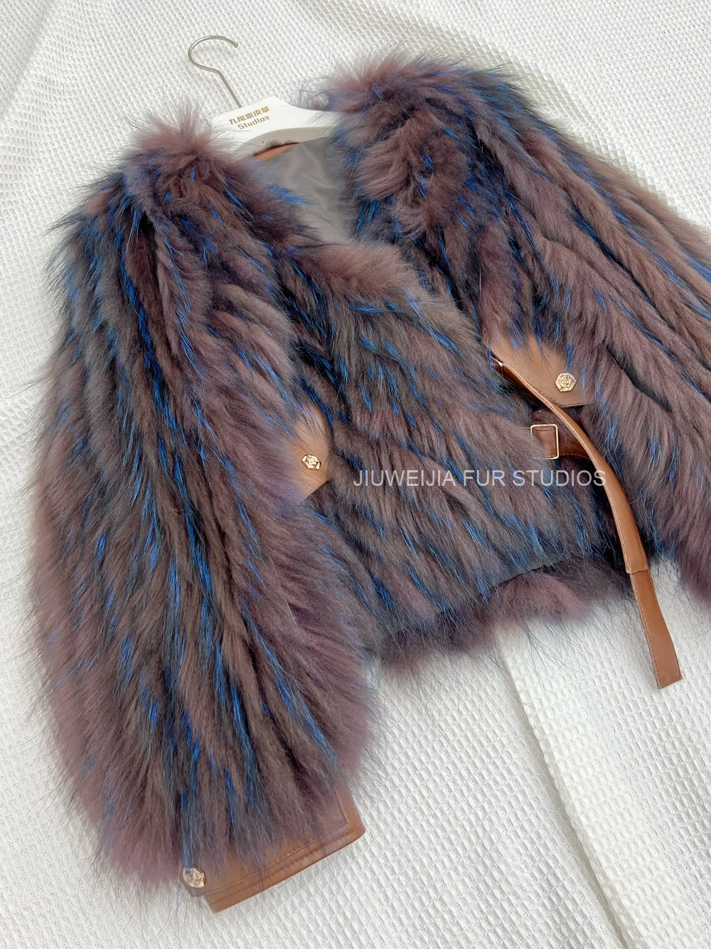 2026 Winter New Fur Strip Sewed Together Short Style Thin Raccoon Fur Fox Fur Coat Young Women's Coat