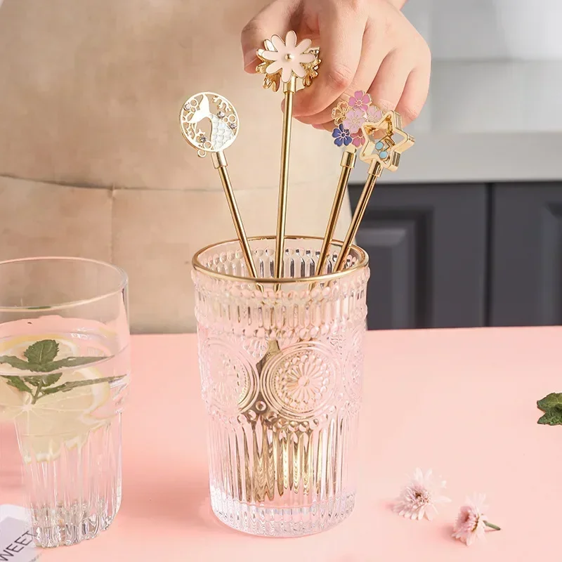 ملاعق الكرز الملونة مقبض طويل ملعقة الحلوى/ الحلويات 304 الفولاذ المقاوم للصدأ البتلة ملاعق صغيرة زهر الكرتون ستار الأسماك شكل ديكور المنزل #2