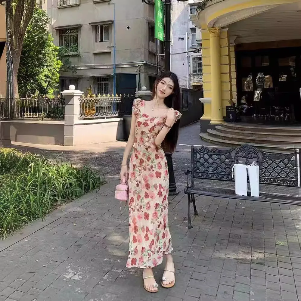 French retro floral dress for women's summer 2025 new style with flying sleeves and a waist cinching A-line long skirt