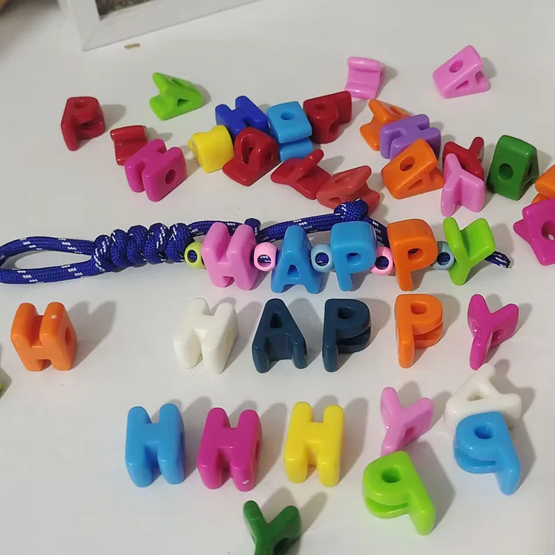 

Брелок с надписью на заказ — персонализированная цепочка для сумки из акриловых бусин | Инициалы своими руками A-Z, цифры | Женские ювелирные изделия ручной работы в подарок