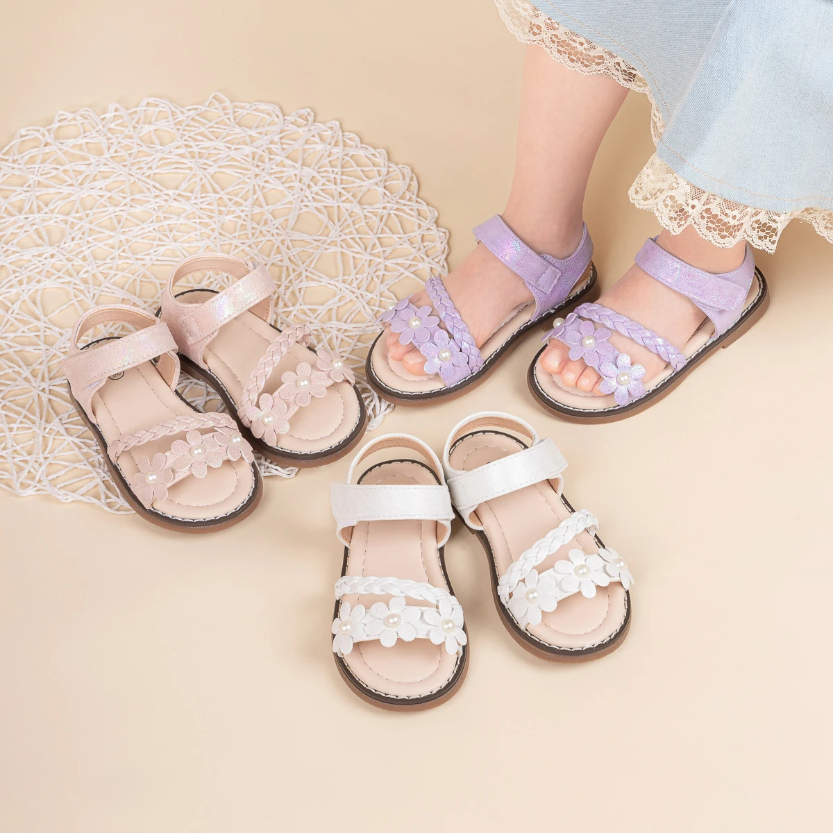 

Детские летние сандалии для девочек с цветочным узором и жемчугом, на липучке, с блестками, повседневные, в стиле принцессы