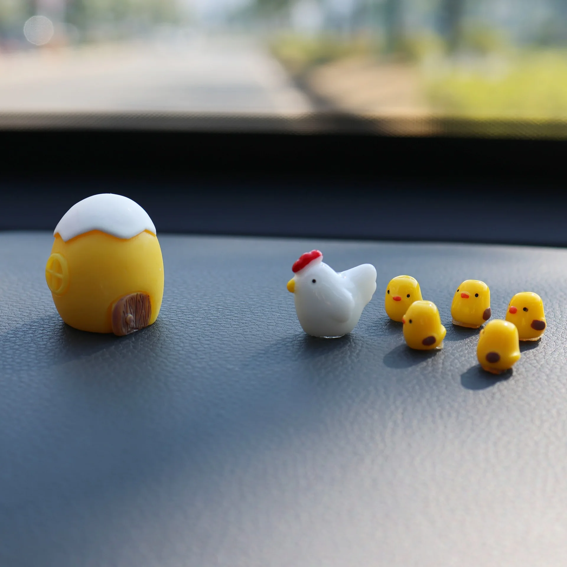 Cute Mini Chicken Car Dashboard Decor Rearview Mirror Ornament Fun Resin Figurine Interior Accessories Home Gift Set