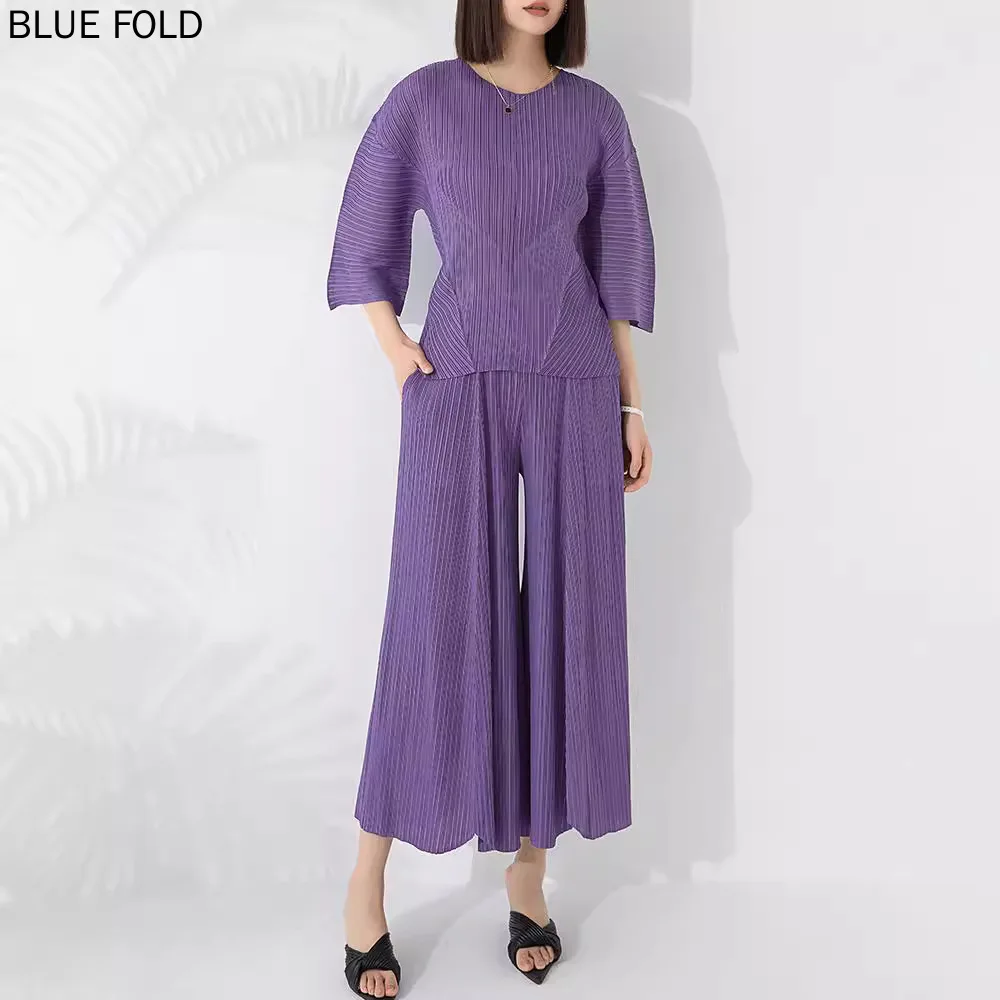 

MIYAKE Fashionable Elegant Casual Set Women Autumn Round Neck Pullover Top High Waist Wide Leg Nine-point Pants Two-piece Suit