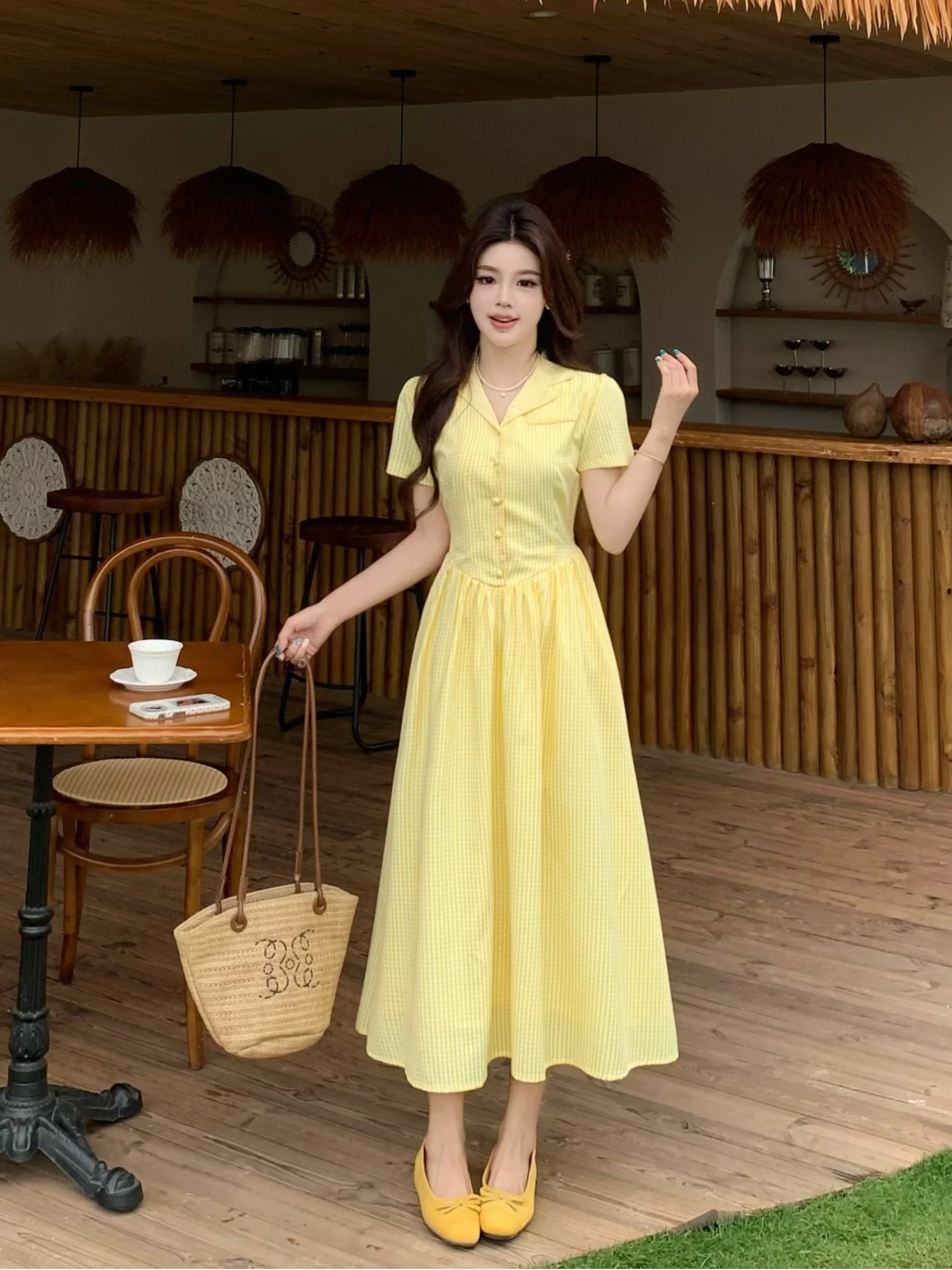 

Женское платье больших размеров в нежном стиле: желтое в полоску, с V-образным вырезом, коротким рукавом, А-силуэт, с завышенной талией, летнее, новинка