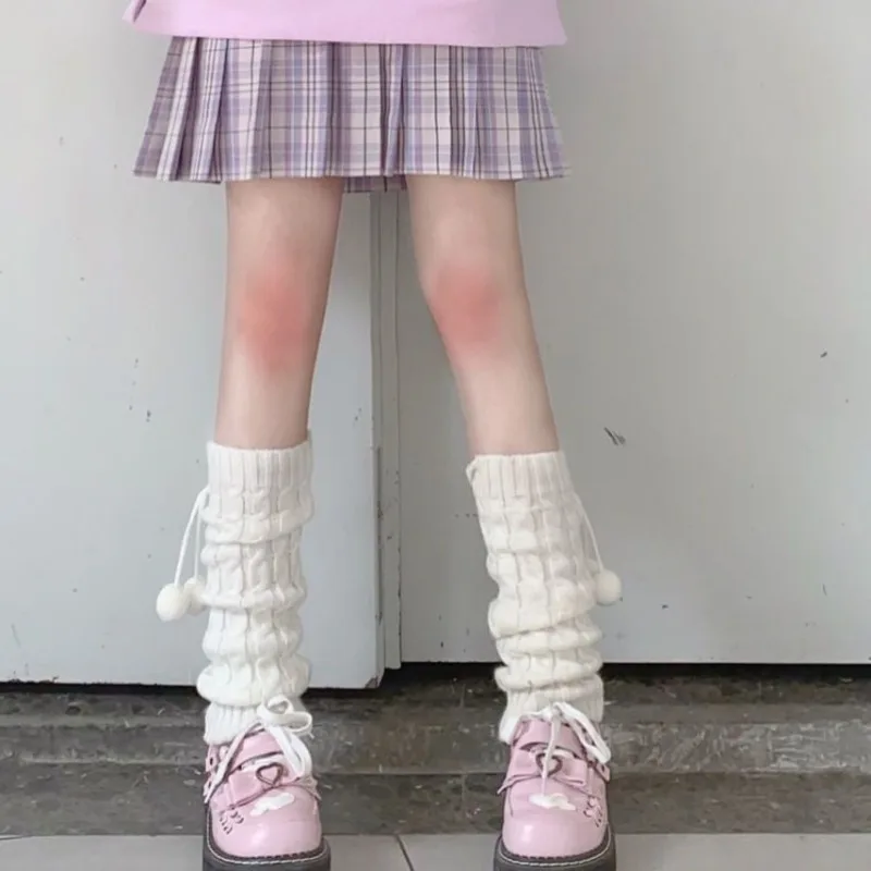 Ein Paar japanische Harajuku-All-Match-Socken-Set mit Haufen in der Mitte der Wade, weiß gestricktes Campus-JK-Riemen-Set mit langen Beinen für Damen – Detail 5