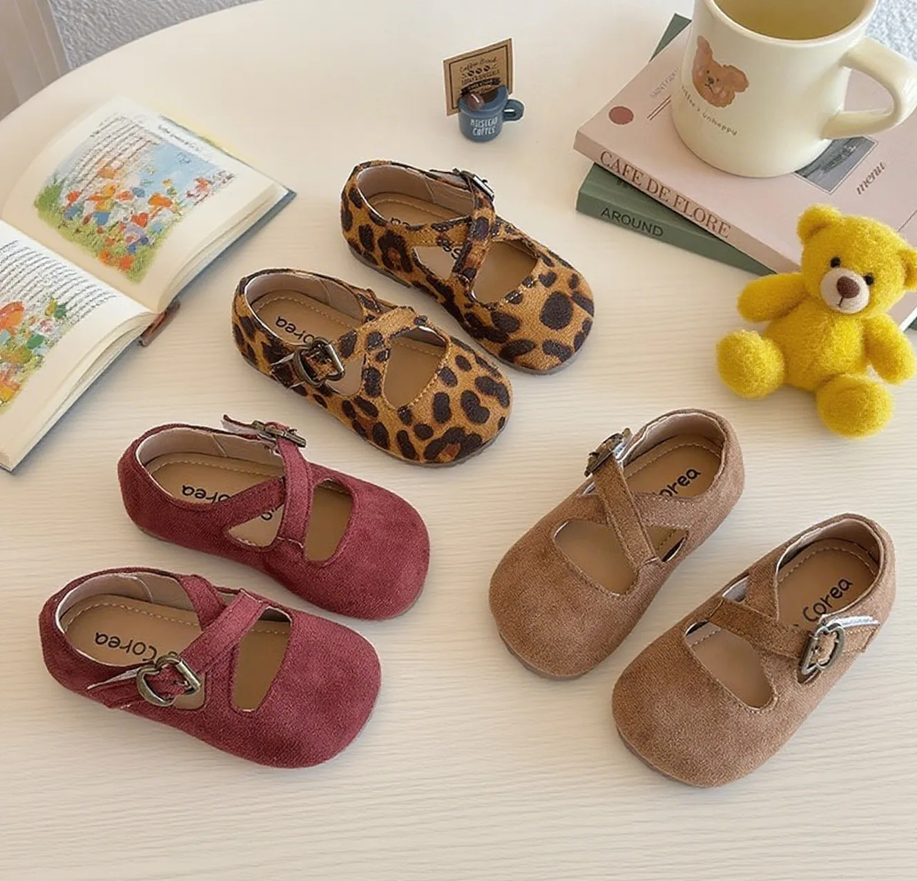 

Baby Girls Leather Shoes 2025 New Autumn Toddler Ballet Flats Soft Sole Elegant Retro First Walker Casual Walking Shoes
