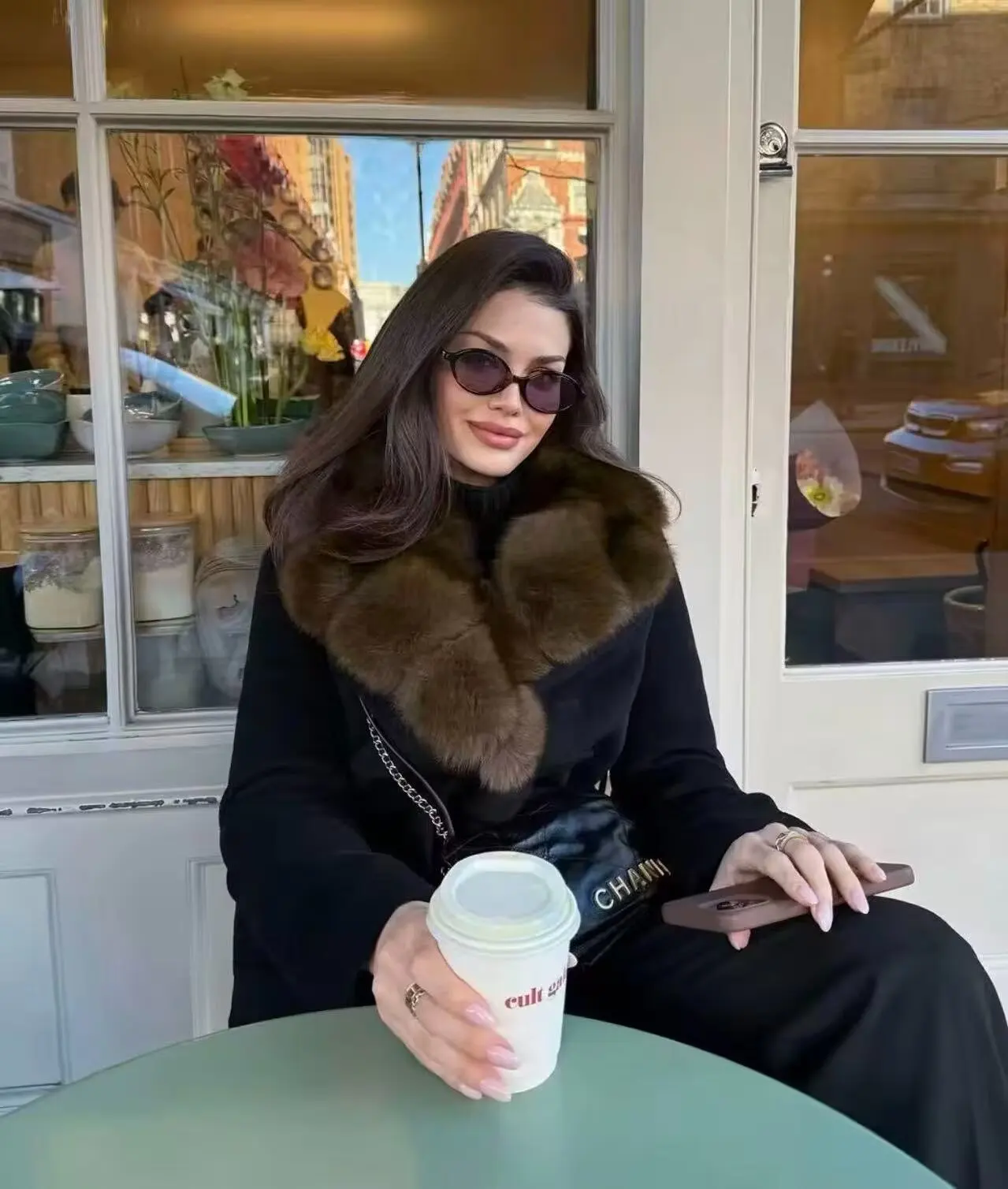 เสื้อโค้ทขนสัตว์สไตล์ยุโรปและอเมริกา ประจำฤดูหนาวปี 2025 พร้อมปกขนสัตว์ สายรัดเอว และผ้าขนสัตว์