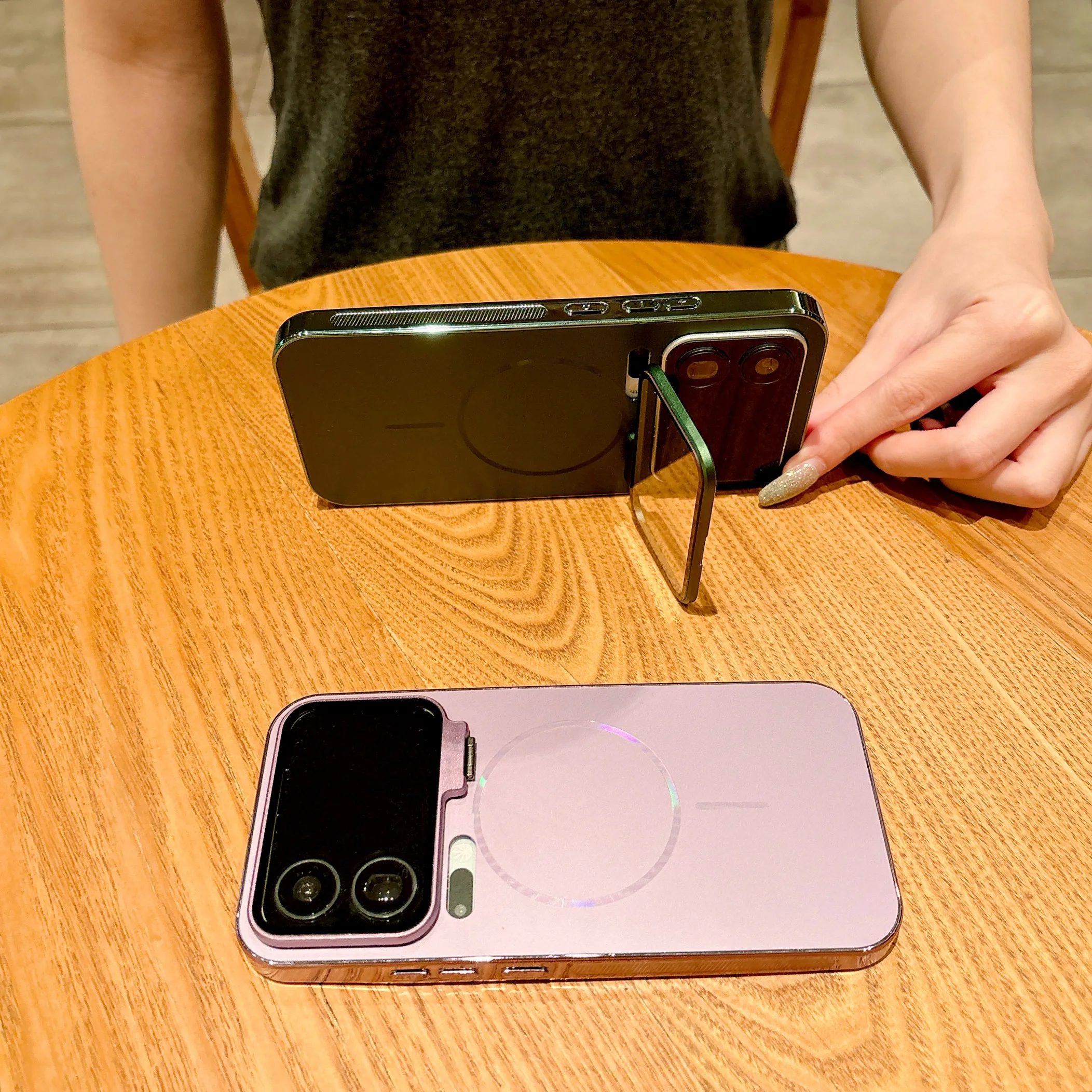 Bezprzewodowe ładowanie Magnetyczne etui na telefon z wbudowaną szklaną ochroną aparatu dla Xiaomi 17 Pro Max, cienka obudowa z podpórką na obiektyw — zdjęcie produktu 3