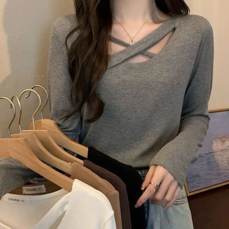2026 Autumn Women Long Sleeve T Shirt with Delicate Cross Design Stylish Inner Wear Versatile Base Layer Top for Daily Wear