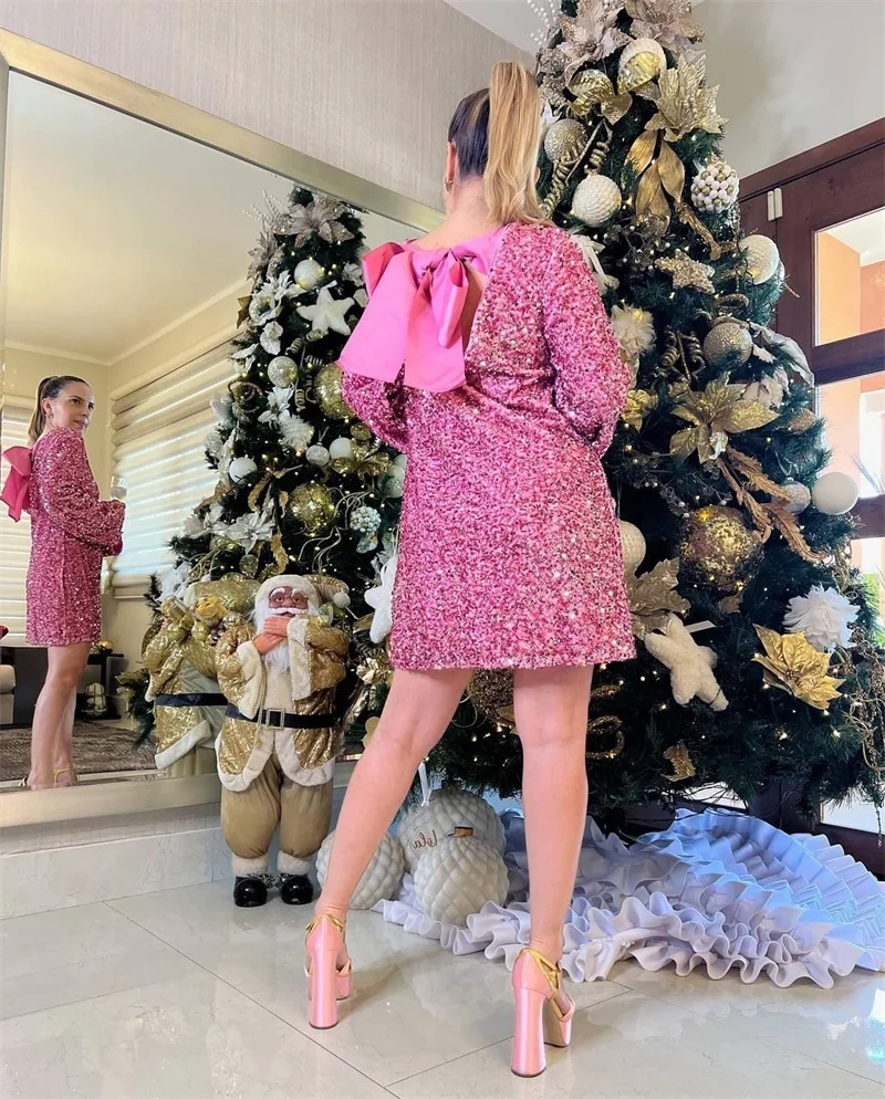 Vestido de fiesta corto de lentejuelas con espalda descubierta, cuello redondo, elegante bata de manga larga brillante en la calle nocturna