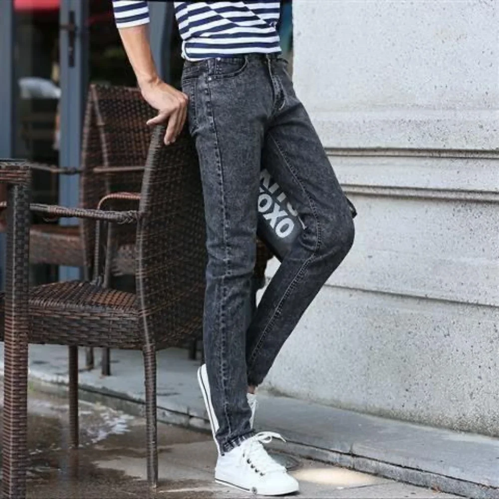 ポップ原宿ファッションメンズジーンズストレッチ高級服男性のための韓国スタイルストリートカウボーイ固体スノーフレークスキニーデニム