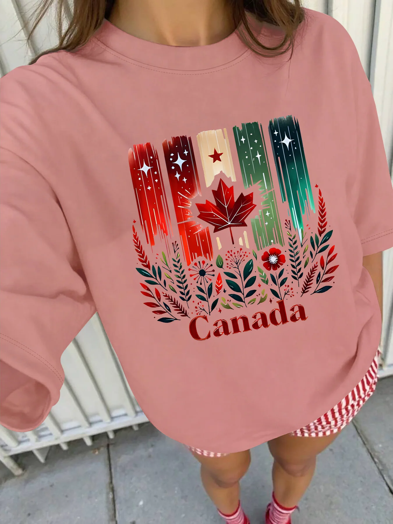 

Плюс — футболка с коротким рукавом — размер: флаг Канады и цветочная графика с кленовым листом, разноцветные стили