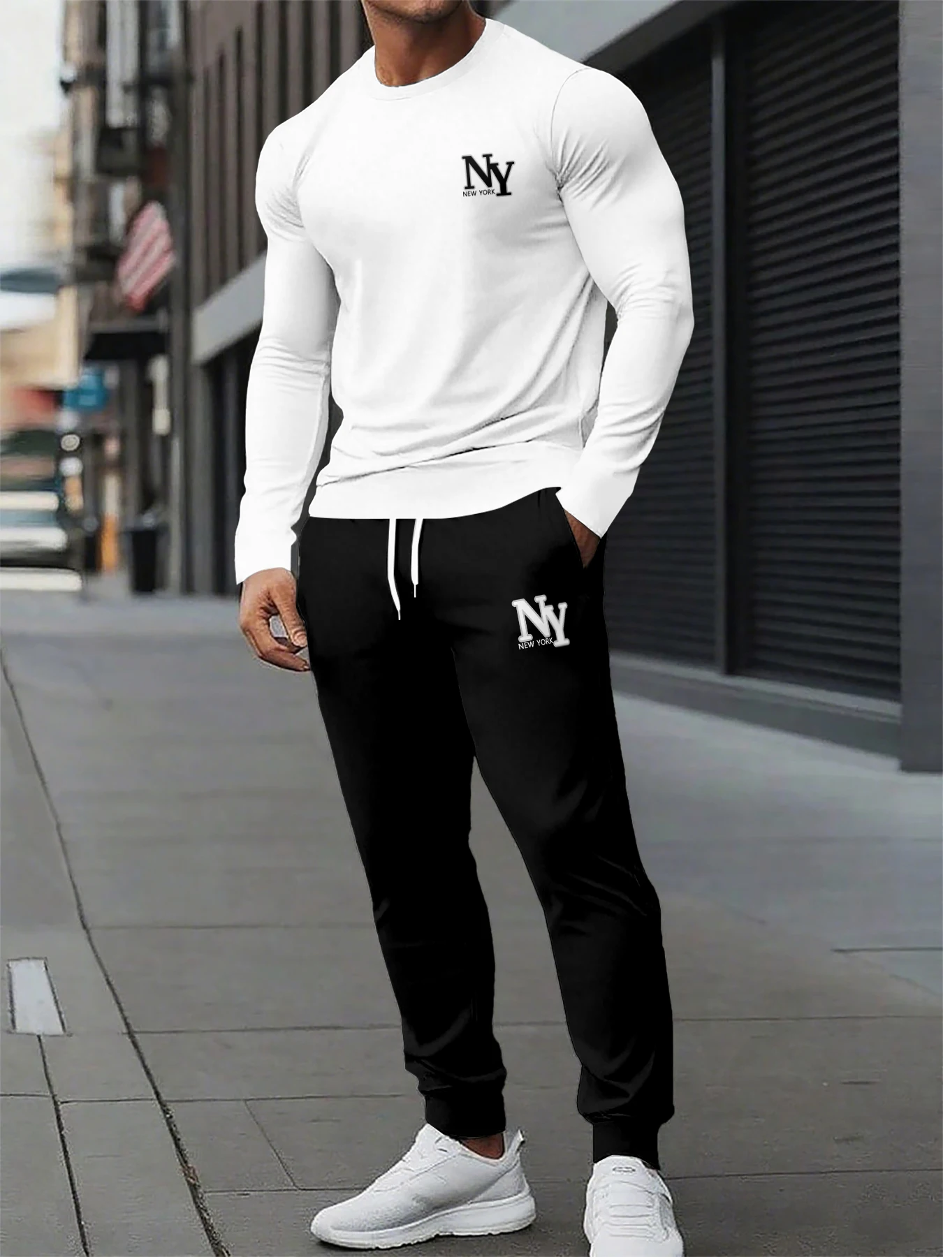 

The new men's round-neck sweatshirt set for Spring and Autumn features street fashion comfort and gradient printing