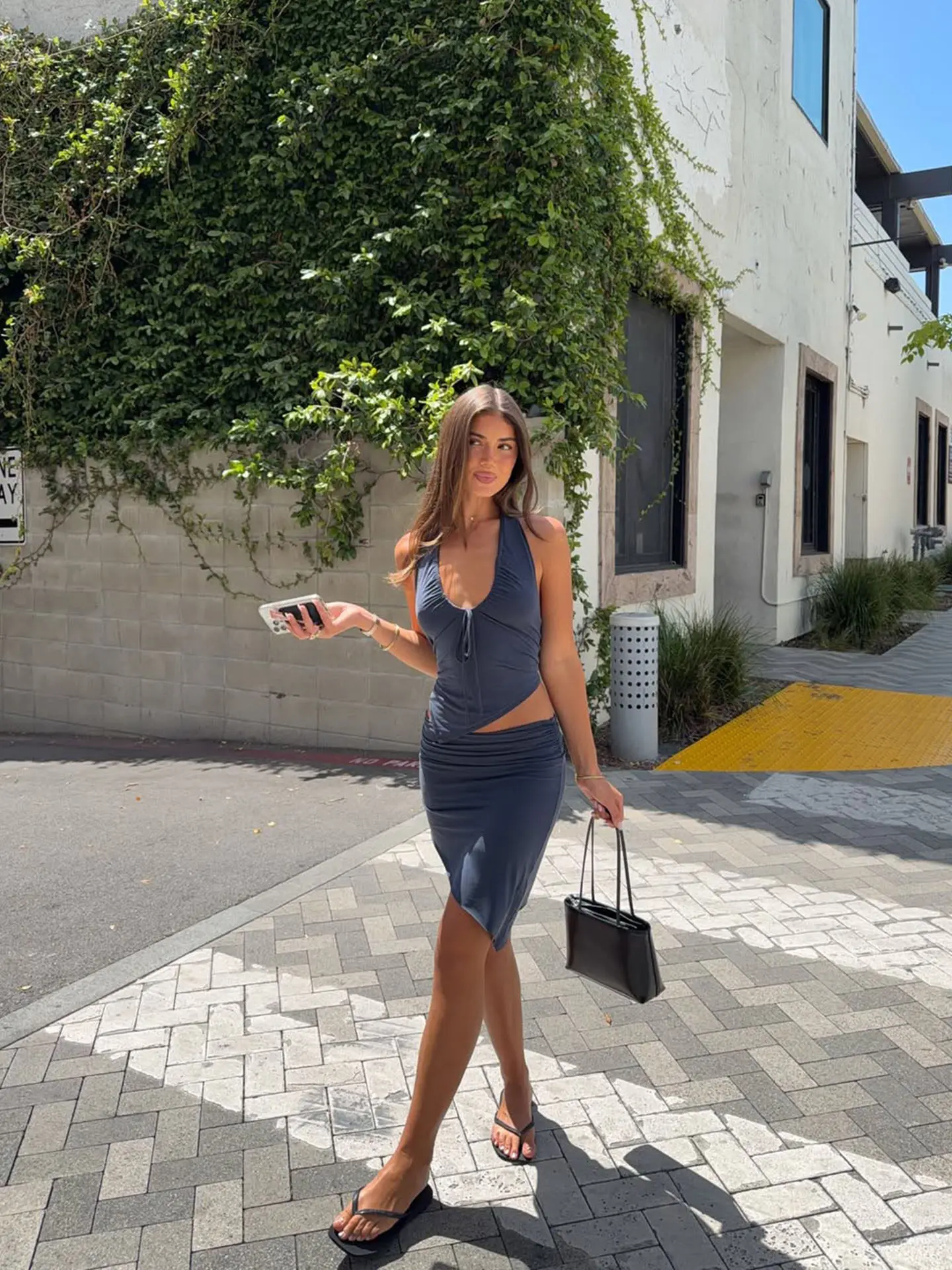 With Jean Fogged Sand-Washed Dark Blue V-Neck Pullover With Irregular Hem, Waist-Cinching Drawstring, and Backless Design