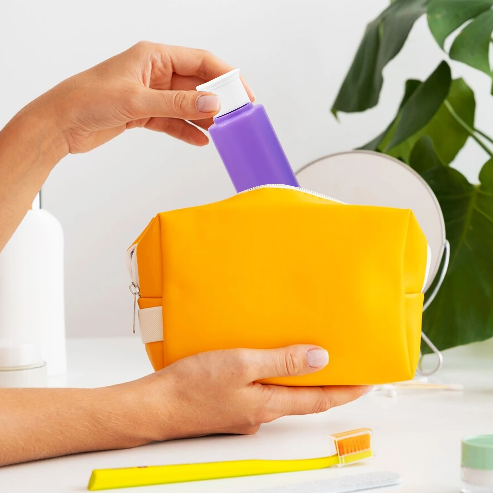 4Pcs Travel Empty Lotion Bottle Refillable Leakproof Squeeze Bottles for Shampoo Body Lotion Portable Travel Size Dispenser