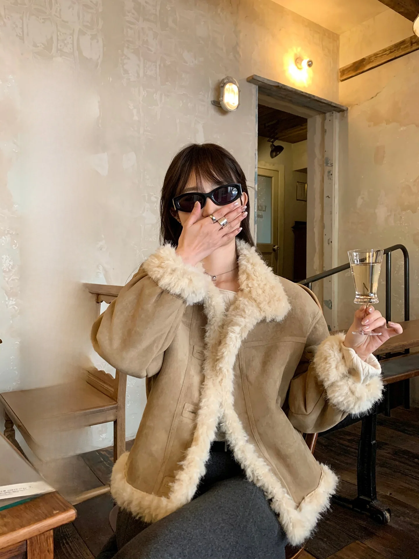 

White Studio Trendy Khaki Suede Jacket Thickened Warm Women's Integrated Leather And Fur Upper Body Simple Commute Style Long...