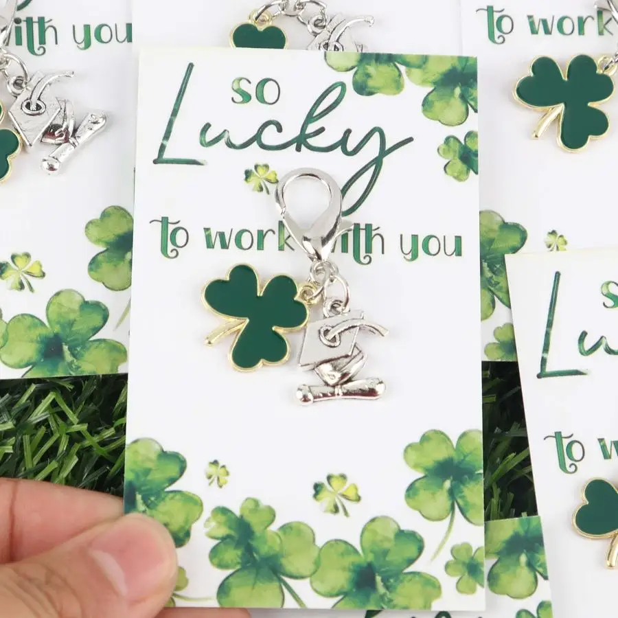 1/5/10/20/50/100pcs Funny Graduation Cap with Clover Series Keychain Set, Comes with Lucky Card, The First Choice Gift for Gradu