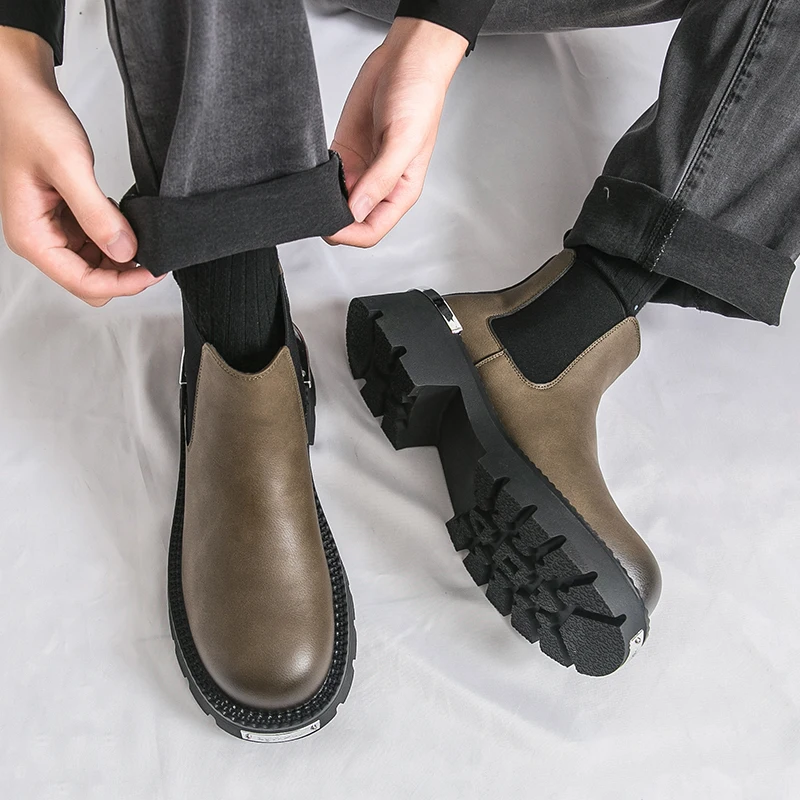 

British Style Fashion Brand Men's Non Slip Outdoor Short Boots High-quality Men's Autumn Comfortable Thick Soled Chelsea Boots