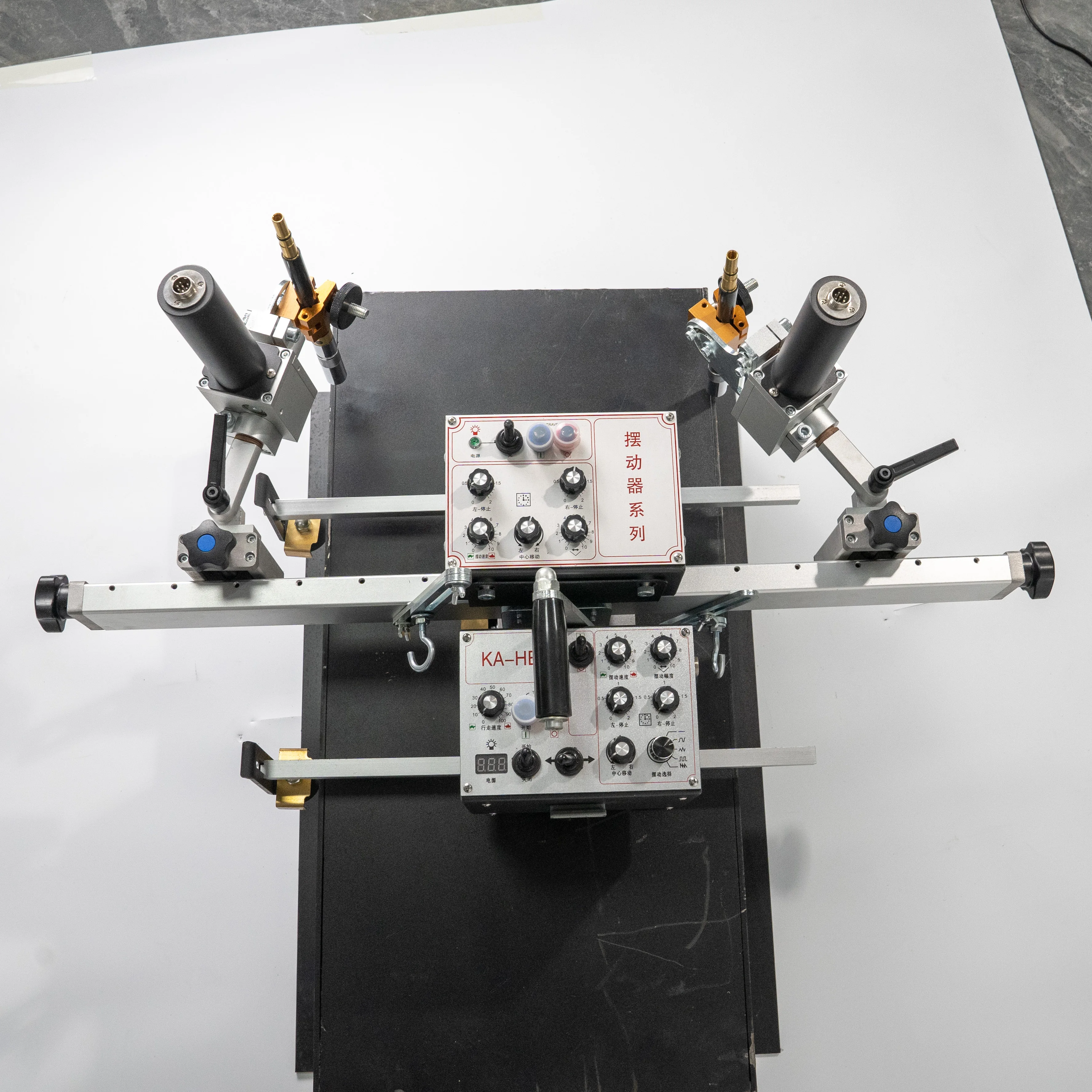 

Новый сварочный робот 0-1000 мм для прошитых пластин с автоматическими тележками с полным приводом