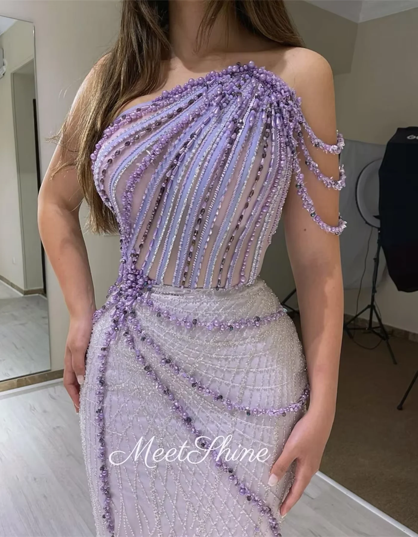 보라색 한 어깨 사이드 슬릿 댄스 파티 드레스 Gitter 새틴 비즈 크리스탈 이브닝 드레스 맞춤형 볼 가운 웨딩 파티 드레스