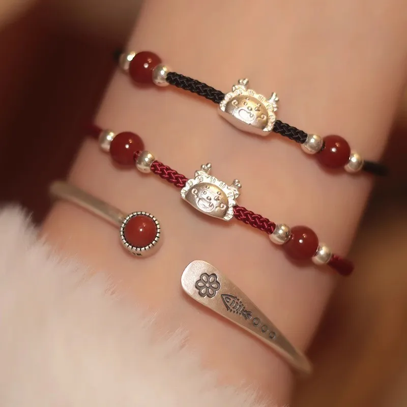 

2026 новый стиль натуральный нефрит Хэтянь с пряжкой мира браслет 999 серебро зодиака красная веревка пара фестиваль подарок ювелирные изделия