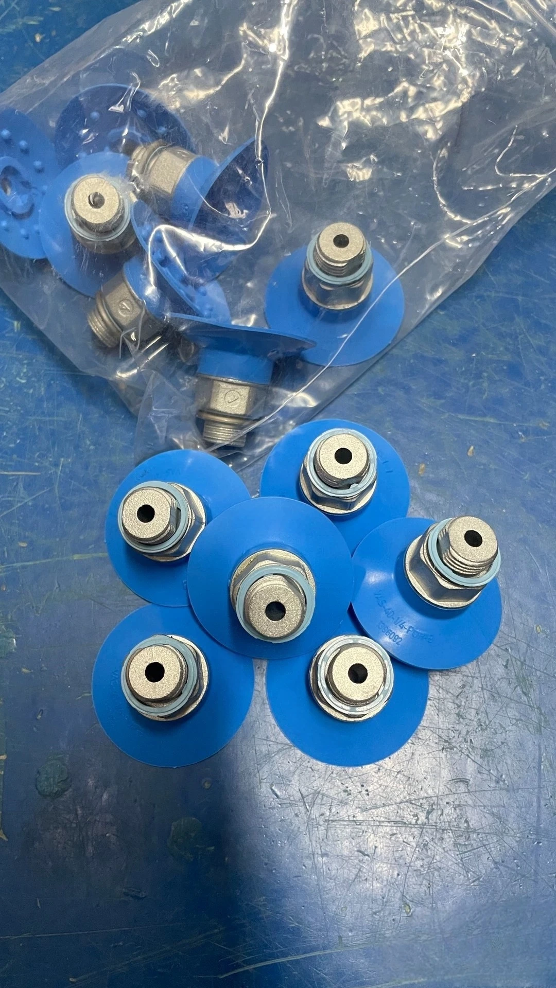 كوب شفط كامل/4-بخاخ من من من من من من من نوع FESTO VAS-40-1/4-PUR-B 1396092 VAS-40-1/4-SI-B 1379454 VAS-55-1/4-NBR 36144 VAS-55-1/4-PUR-B 1396095