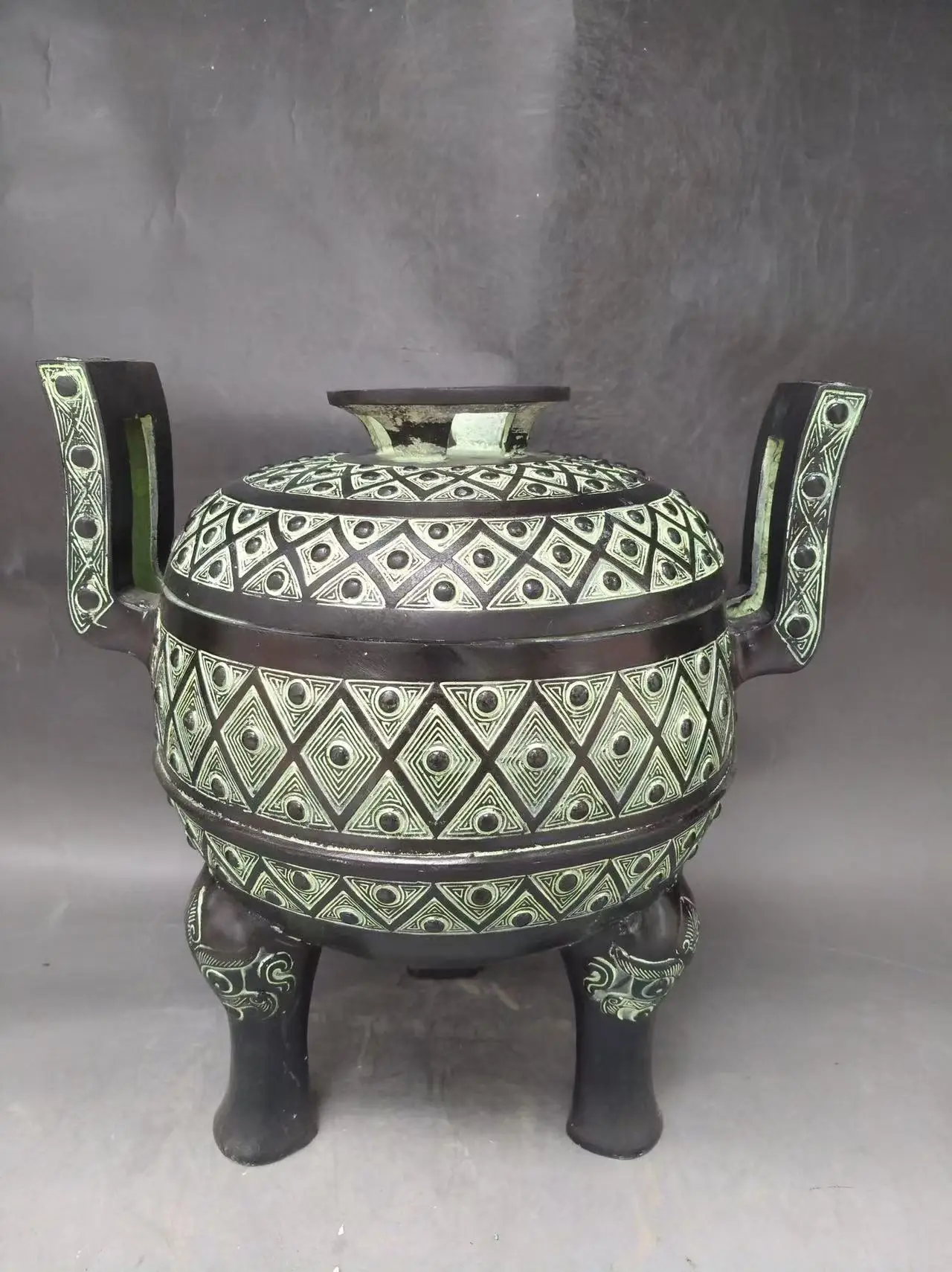 Rare Old Han Dyansty(25---186) Bronze round tripod statue,best collection&adornment,free shipping