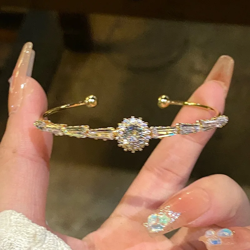 Light Luxury Zircon Round Opening Bracelet with Fashionable Party Accessories for Women