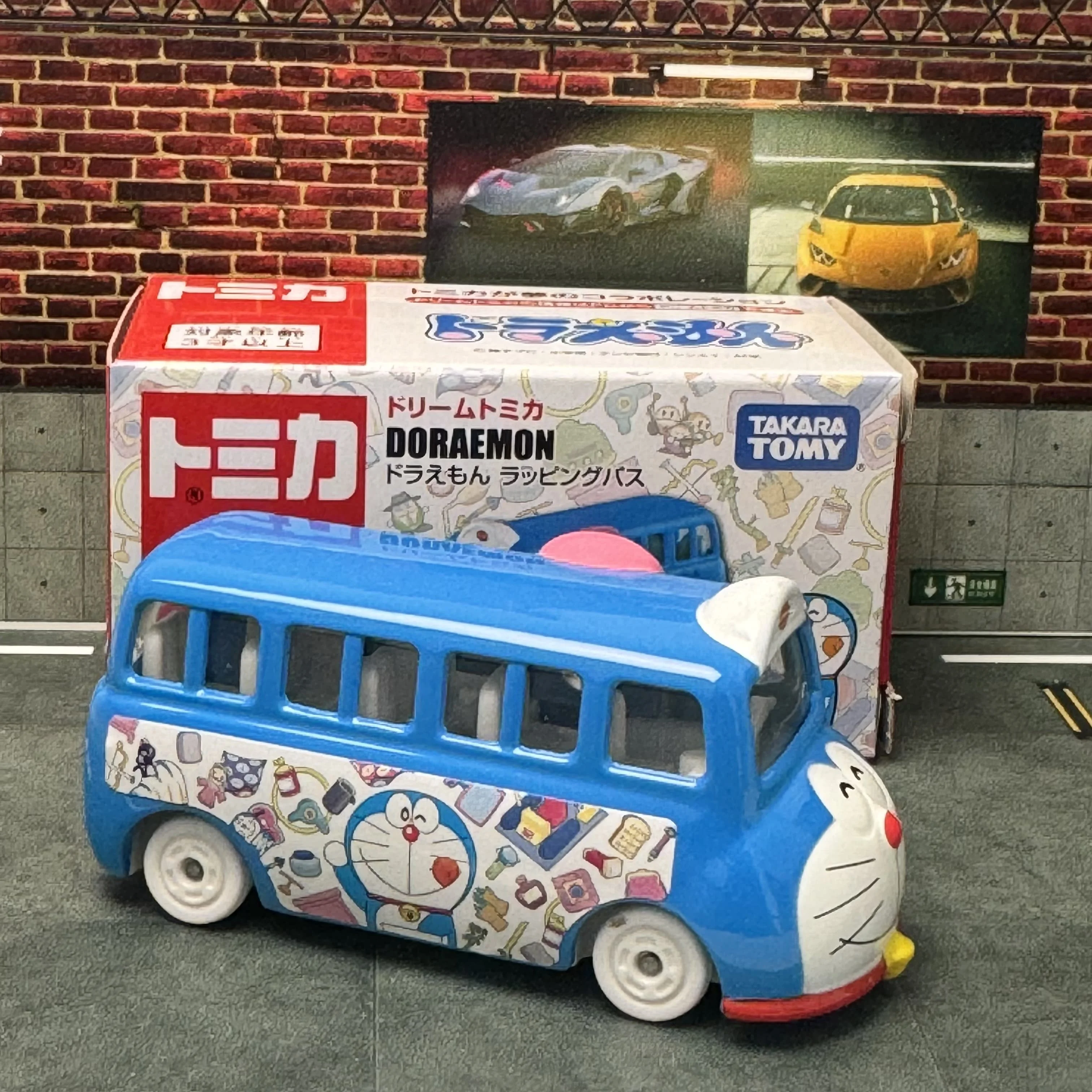 TOMY TOMICA Dream-coche de aleación NO.158, modelo de autobús Doraemon, vehículo en miniatura de juguete, coche pequeño coleccionable, vehículo de carretera Vintage, regalos