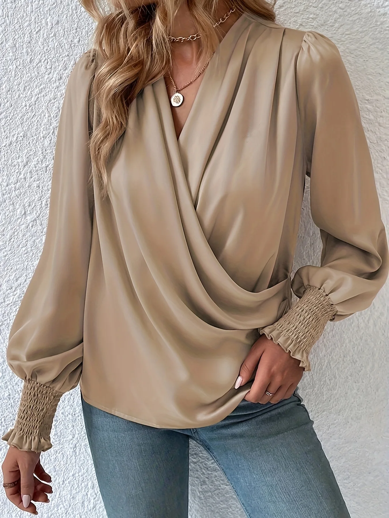 

Fashion Women's Shirts V-neck Autumn Temperament Long Sleeve Casual Design Sense Shirt Elegance Top Women Office Lady Blouses