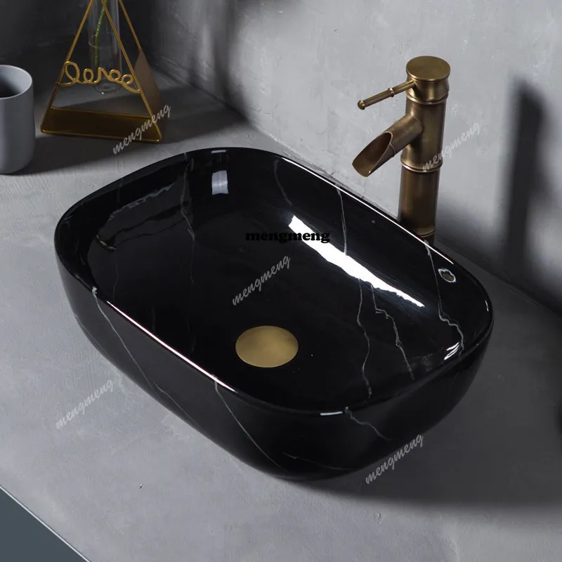 

Черный, раковина на столешнице, бытовой умывальник на балконе, листовая раковина небольшого размера.
