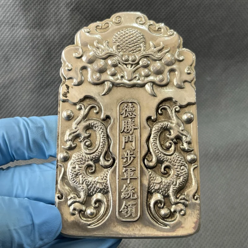 الجملة العتيقة نمط الفضة مطلي بوابة النصر خطوة قائد الجيش رمز الخصر شارة الحرف اليدوية قطع يدوية فيلم المنزل P