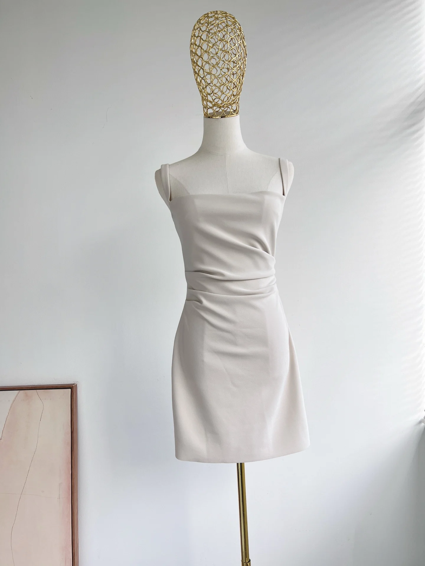 فستان نسائي قصير نحيف جديد لعام 2025 بياقة مربعة بدون أكمام وخصر عالي 4 ألوان رداء صغير غير رسمي