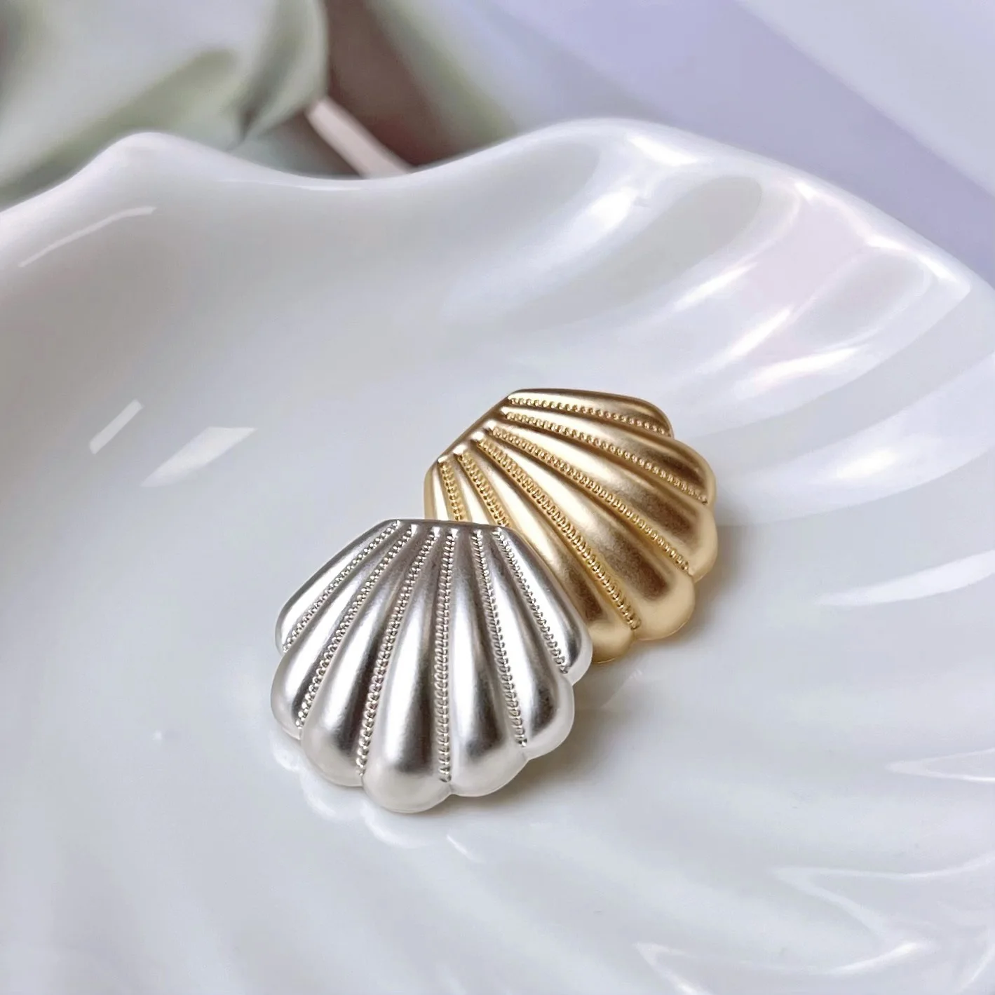 10pcs French Elegant Shell Metal Buttons Temperament Female Alloy Scallop Button Coat Dress Decorative Buckle