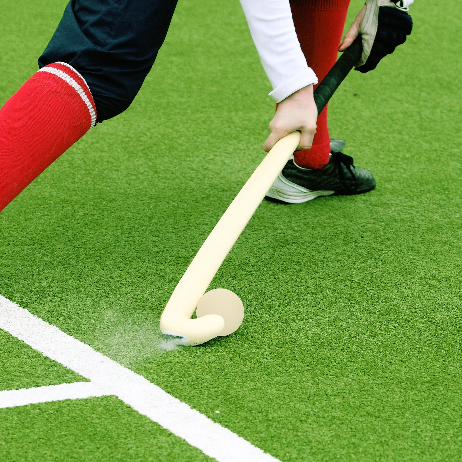 

2Pcs Luminous Ice Hockey Pucks Glow in The Dark Roller Hockey Balls for Night Practice Indoor Outdoor Training Skill Improvement